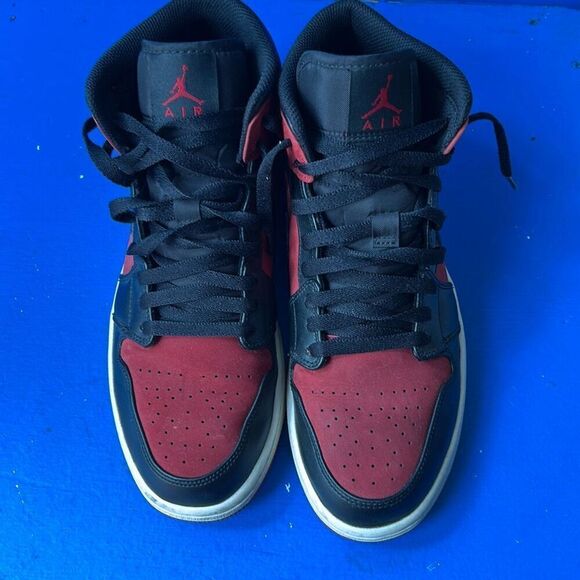 Nike Men's Red Black Jordan 1 Mid Athletic Shoes Sz:9.5 US - Picture 3 of 6